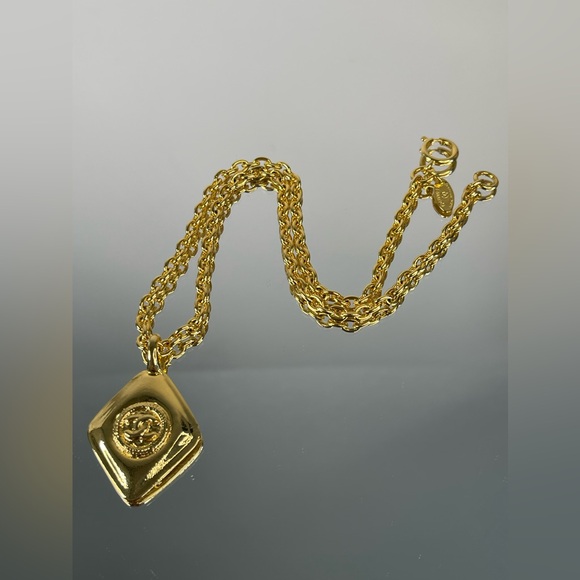 CHANEL CC Logo Charm Necklace - Picture 2 of 9